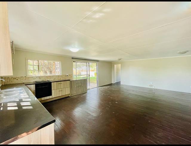 4 BEDROOM HOUSE RENTED IN CROWTHORNE AH